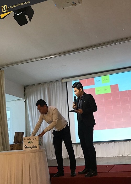 MC dẫn dắt chơi trò chơi