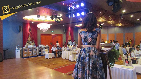 hội nghị ra mắt sản phẩm mới