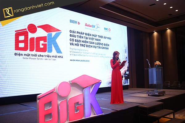 MC trong lễ ra mắt sản phẩm