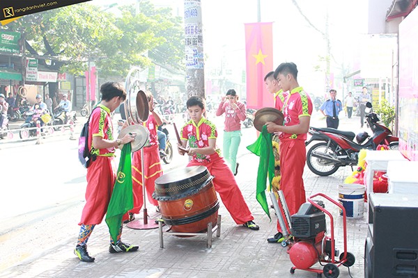Trống hội khai trương