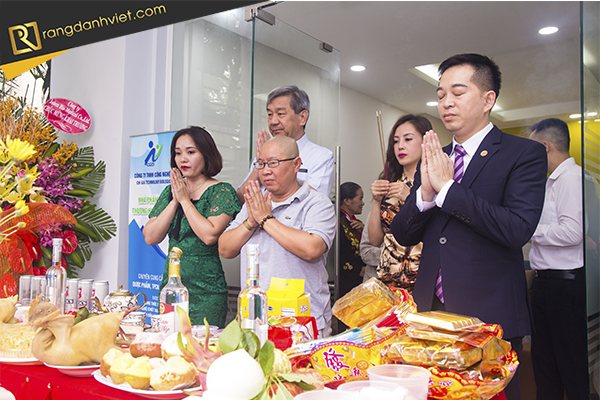 Cúng khai trương công ty