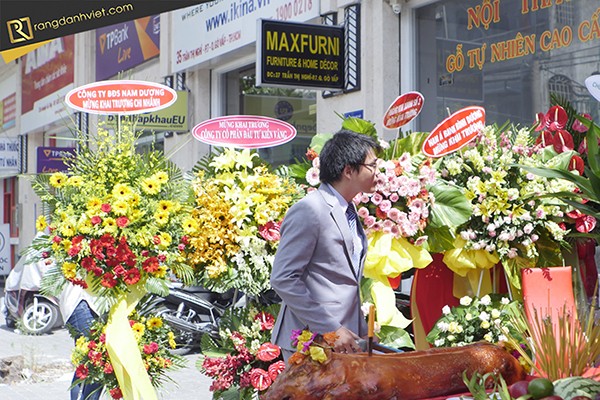 Thu hút khi khai trương cửa hàng