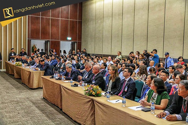 khách mời tham gia lễ khai mạc