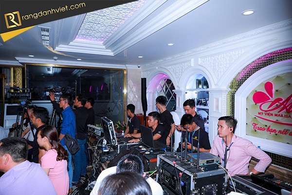 Ấm thanh ánh sáng sự kiện