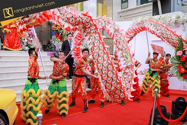 múa lân khai trương