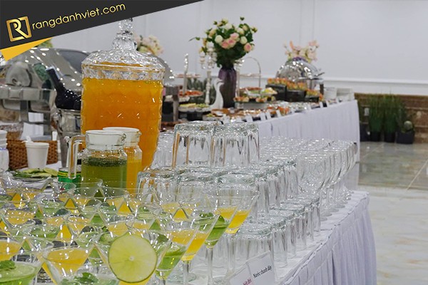 Tiệc khai trương