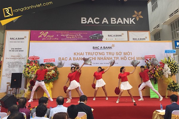 tiết mục nhảy khai trương