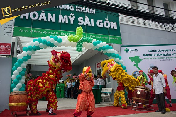 Múa lân sư rồng khai trương