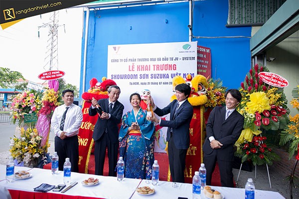 chọn ngày giờ khai trương