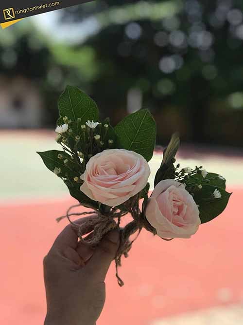 Hoa cài áo lễ khởi công