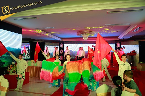 Nhạc công ban nhạc sự kiện