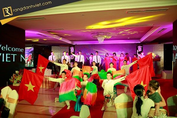 nhóm múa trong tổ chức sự kiện