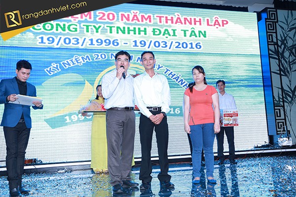 tro quà trong lễ kỷ niệm