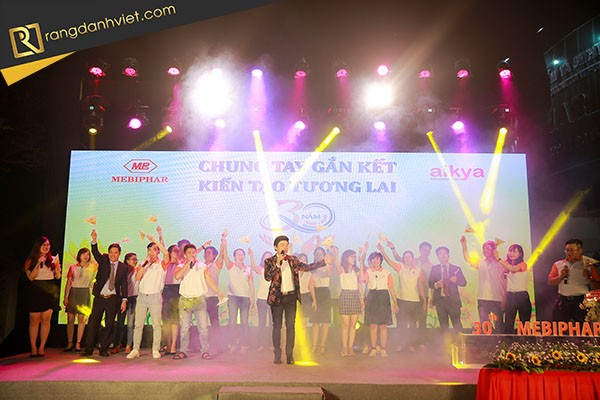 sân khấu sự kiện