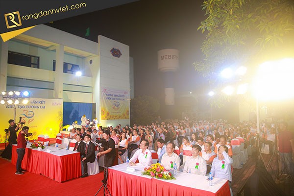 khung cảnh buổi lễ kỷ niệm thành lập