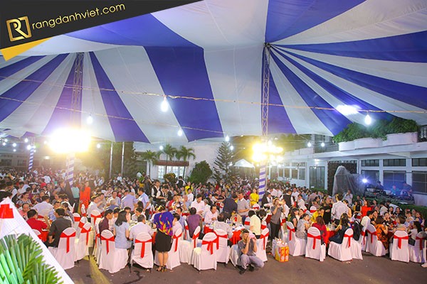 không gian tiệc tất niên