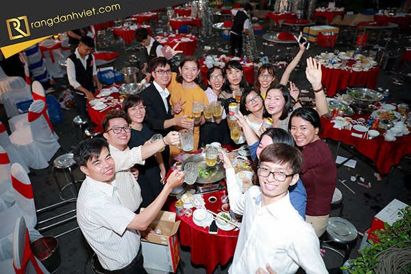 bàn tiệc trong tất niên