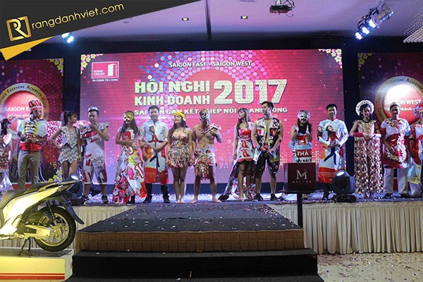 trò chơi trong tổ chức tất niên