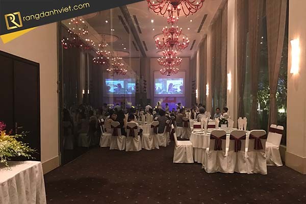 Không gian tổ chức tất niên