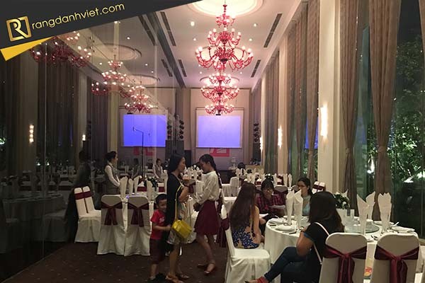 Tổ chức tất niên