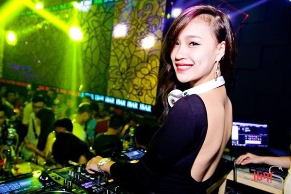 bữa tiệc âm nhạc DJ tất niên