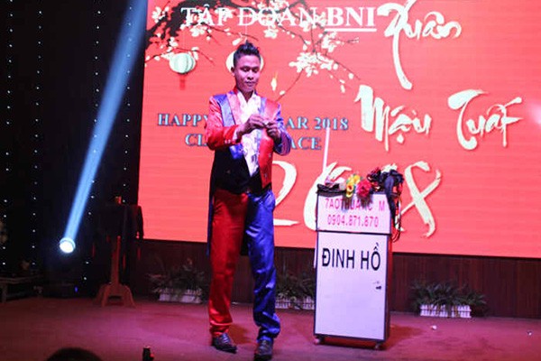 bieu-dien-ao-thuat-tat-nien-cuoi-nam