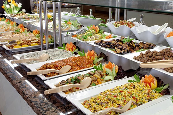 tổ chức tiệc tất niên với buffet