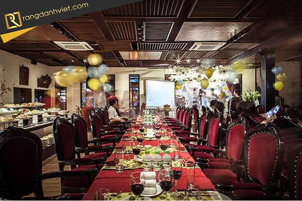 Không gian tất niên