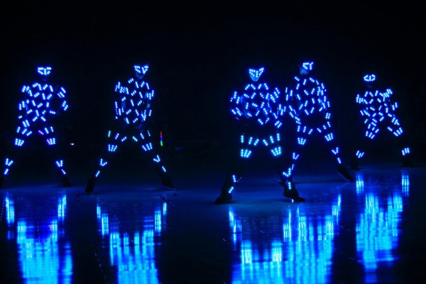 led dance tất niên