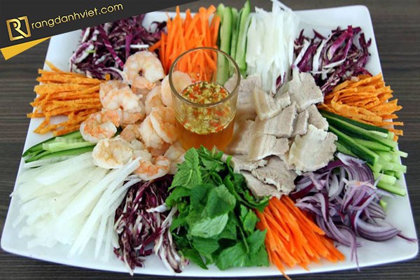 Món ăn trong tất niên công ty