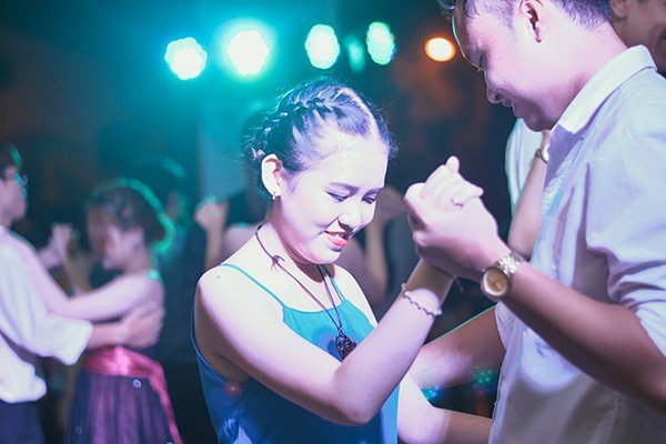 tiệc khiêu vũ tất niên