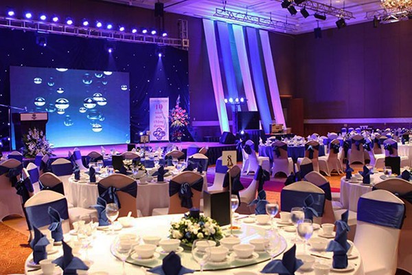 nhà hàng tổ chức tất niên cho công ty