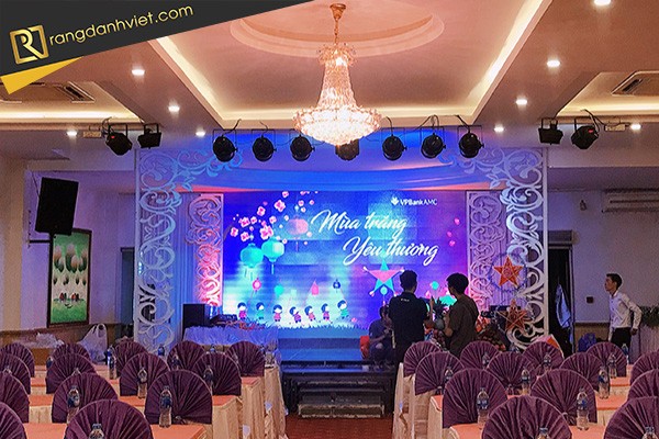 Tổ chức chương trình Vầng trăng yêu thương - VPBank