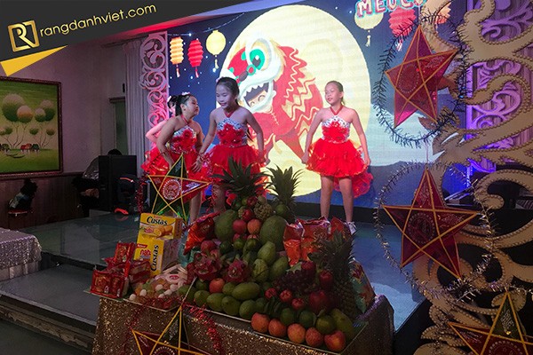 nhóm múa lễ trung thu