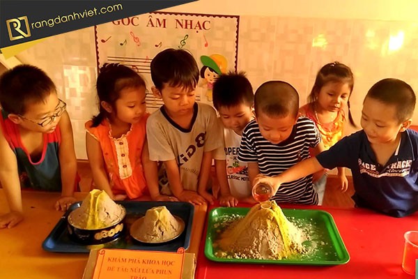 Trò chơi khoa học được tổ chức trong Trung thu 