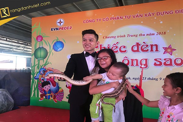 Aỏ thuật gia - xiêc trong lễ trung thu