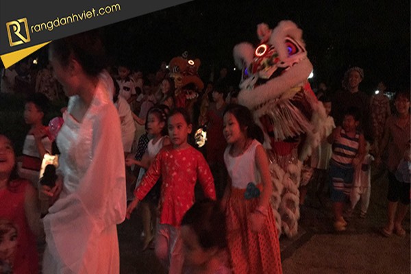 Múa lân trong sự kiện trung thu