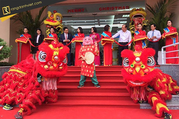 Lan su rong khai truong